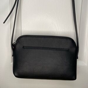 Universal Thread Black Crossbody Bag